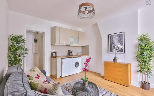 Family Apartment in Buttes Chaumont - photo 3