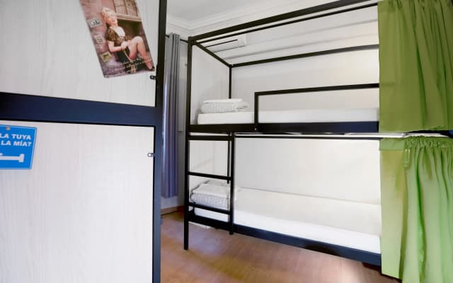 Wow Hostel Barcelona - photo 4