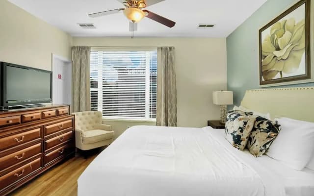 Spacious Townhome W/patio & Garage! Sleeps10 - photo 2
