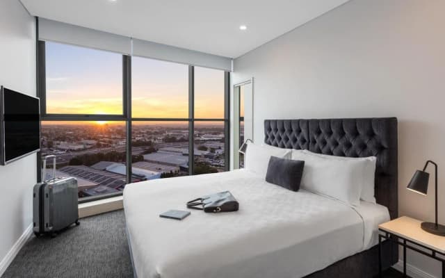 Meriton Suites Carter Street - photo 4