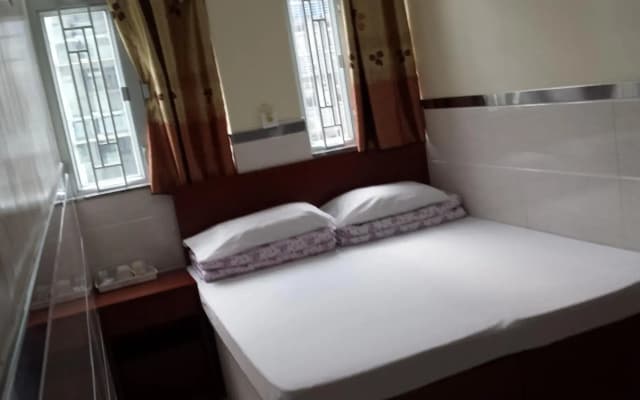 E-Dragon Hotel - photo 4