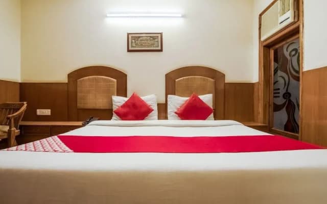 Oyo 43670 Hotel Apra Deluxe - photo 2