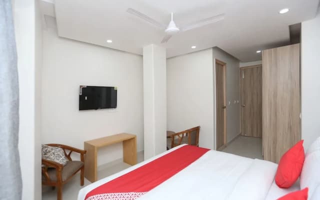 Capital O 18853 Hotel Mega - photo 3