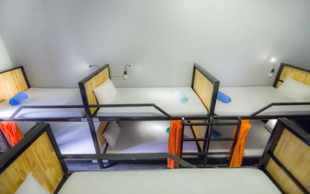 Pool Party Hostel - photo 5