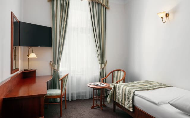 Amigo City Centre Hotel - photo 4