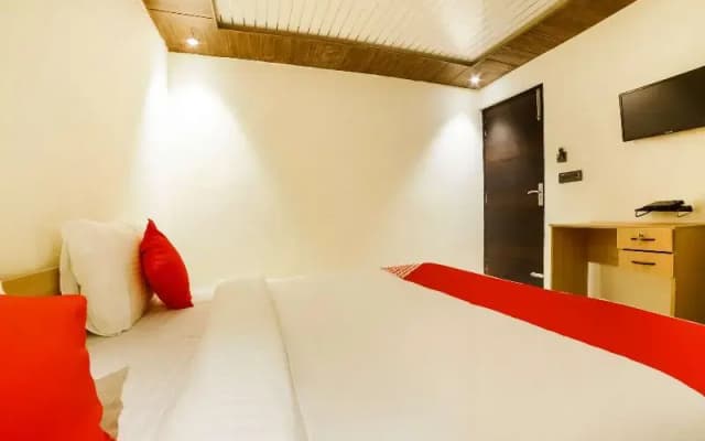 Collection O  80122 Pitampura Residency - photo 4