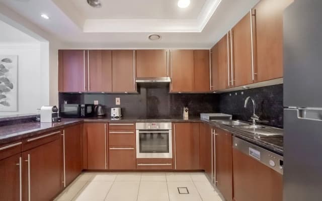 Stylish Urban 1BR Gem in Fairmont-90AB2 - photo 2