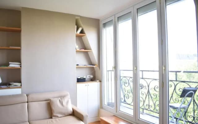 Fully Renovated Bright Studio with High View - photo 3