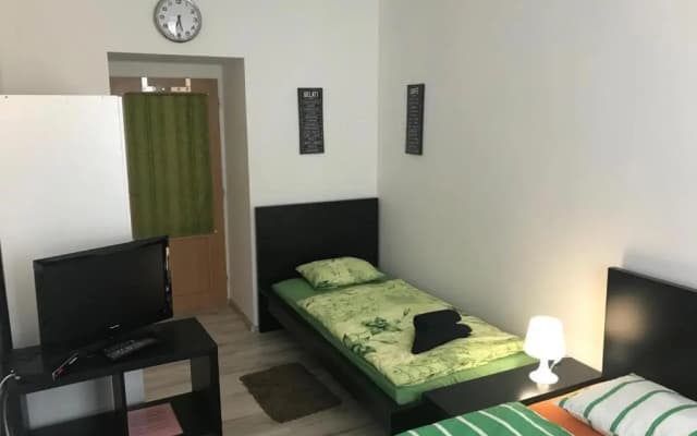 3 Bed Flat - Sleeps 20 - Smoking Room - Wifi - photo 2
