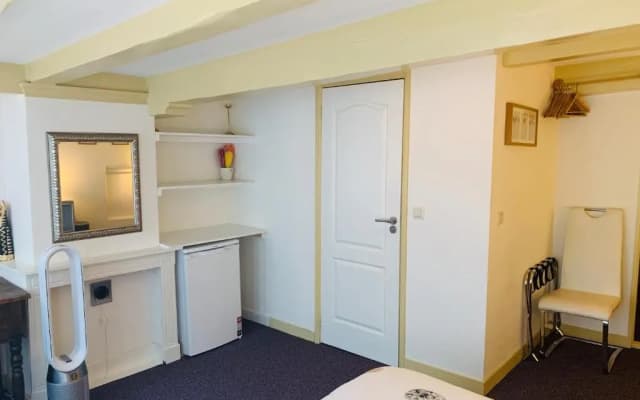 Amsterdam Central Guest House - photo 4