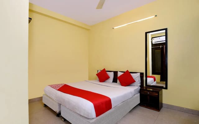 OYO 4930 Stay EM Residency - photo 4