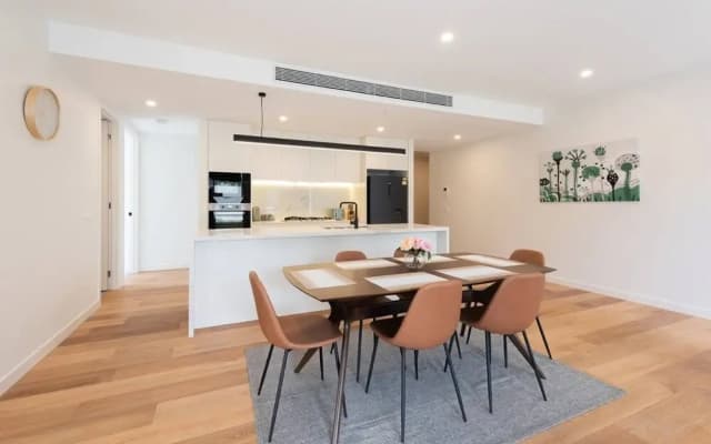 Modern 3 Bedroom Getaway Next to Chadstone - photo 4