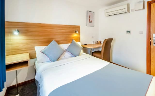 Arinza Hotel, London Ilford - photo 5