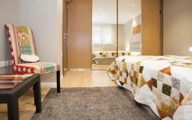 d.Five Riverside Deluxe Apartment - photo 3
