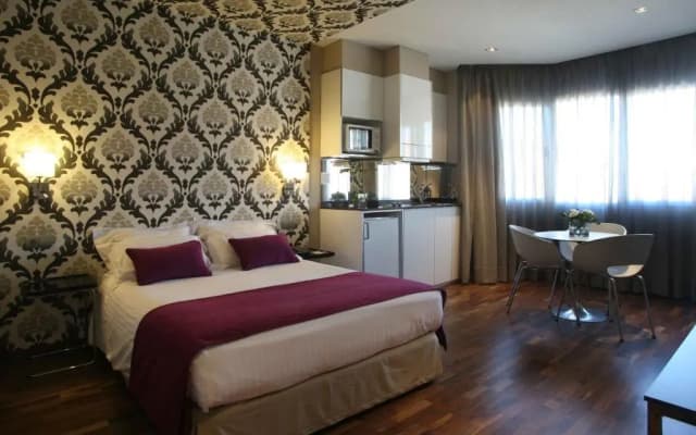 Apartosuites Jardines de Sabatini - photo 5