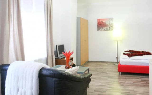 Queens Apartments - photo 5