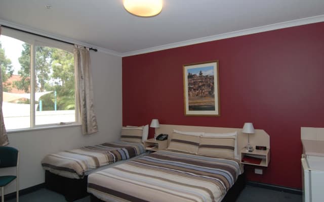 Brunswick Tower Hotel - photo 3