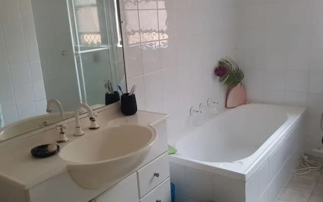 Central 2 bedroom apartment - photo 4
