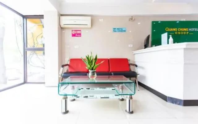 RedDoorz near Lang Ha Street - photo 3