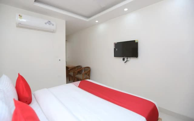 Capital O 18853 Hotel Mega - photo 3