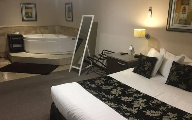 Eltham Gateway Hotel - photo 2