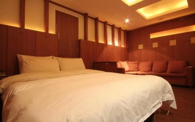 Utopia Hotel - photo 3