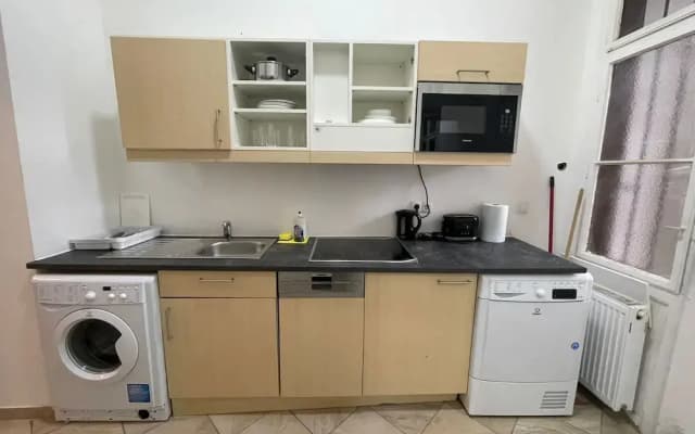 Cozy Studio Apt Near Rathausplatz - photo 4