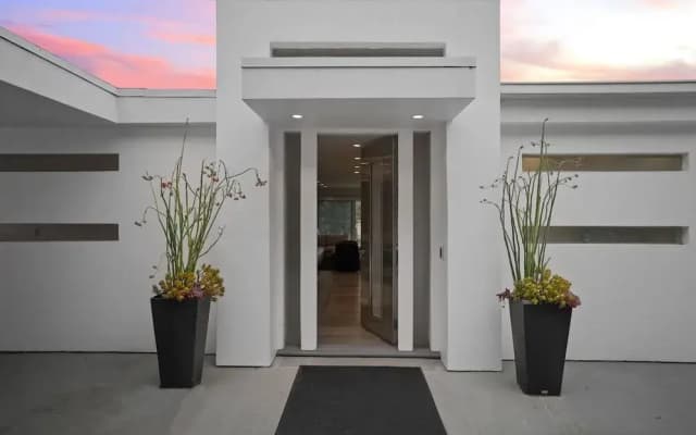 Sunset Plaza - photo 5