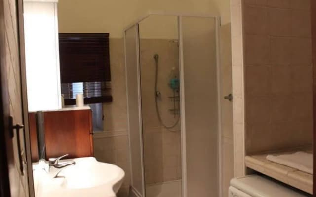 Overseas 2 Guest House - photo 4