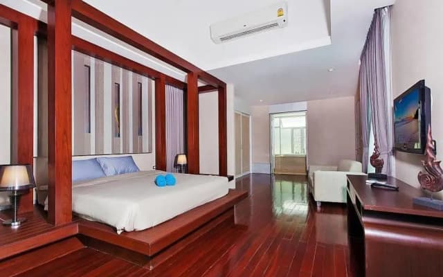 Jomtien Waree 9 with 6 bedrooms - photo 2