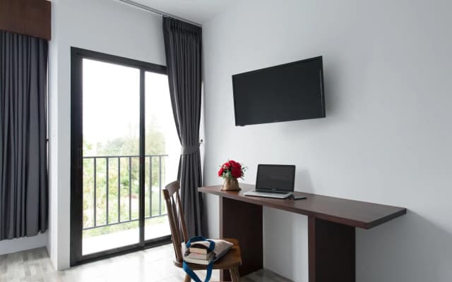 The Sixteenth Surin Beach Hotel - photo 2
