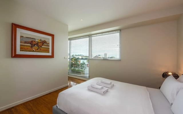 Beautiful 1-bed in St Kilda w/ Parking & Terrace - photo 3