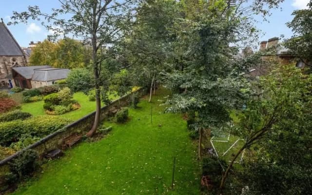 Spacious 3-Bedroom Flat in Charming Bruntsfield - photo 4