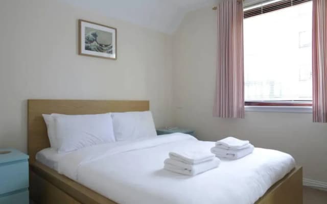 2 Bedroom Canalside Apartment - photo 5