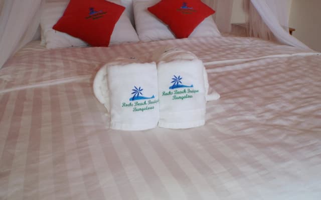 Rocks Beach Boutique Bungalows - photo 5