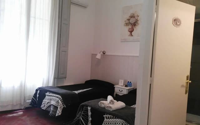 Hostal Dragonfly BCN - photo 4