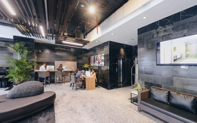 Zen Diamond Suites Hotel - photo 2