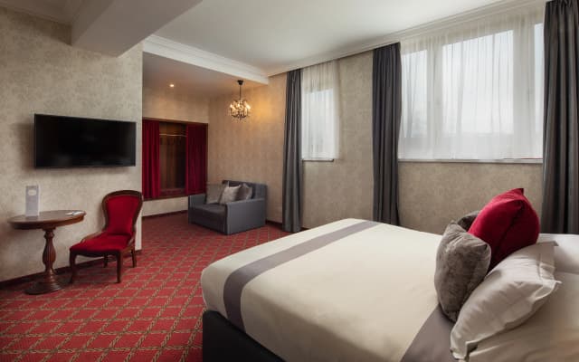 Mystery Hotel Budapest, Preferred Hotels & Resorts - photo 3