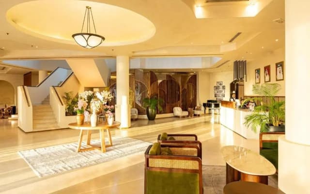 Majestic Cove Hotel - photo 2
