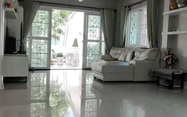 Charming 3-bedroom House With Pool Near Lat Krabang Airport - photo 2