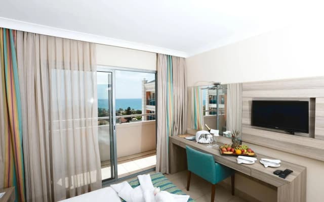 Insula Resort & Spa - photo 5