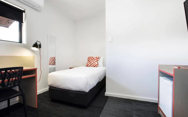 Villawood Hotel - photo 4