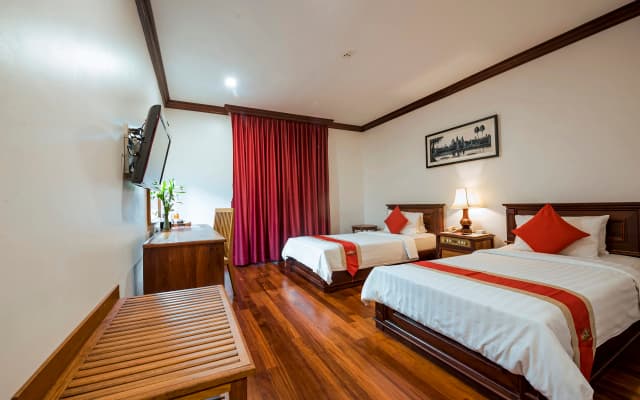 The Suite By Royal Crown Hotel - photo 4