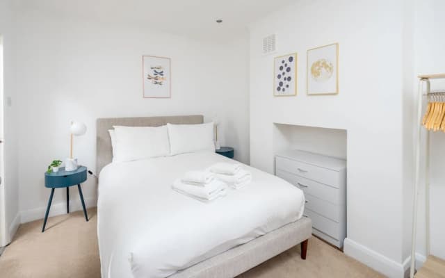 JOIVY Chic & Modern 2-Bed Flat W/ Patio In Pimlico - photo 3