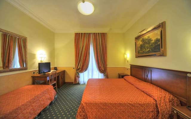 Aurora Garden Hotel - photo 3