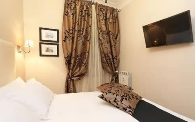 Via della Vite 2nd Floor Apartment - photo 3