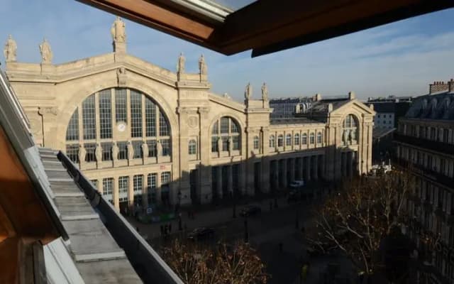Friendly Rentals Gare Du Nord View Apartment - photo 3