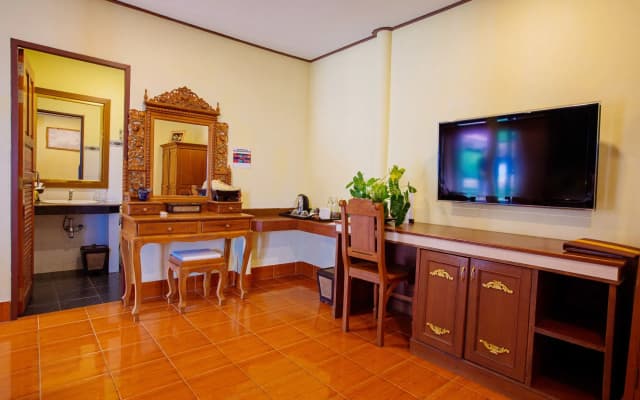 Buri Beach Resort - photo 2