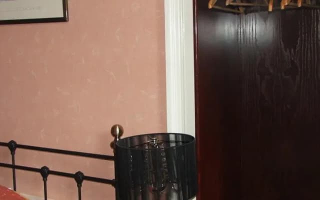 Eyre Guest House - photo 5