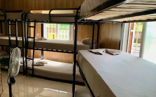La Perla De Lujo   Hostel - photo 3